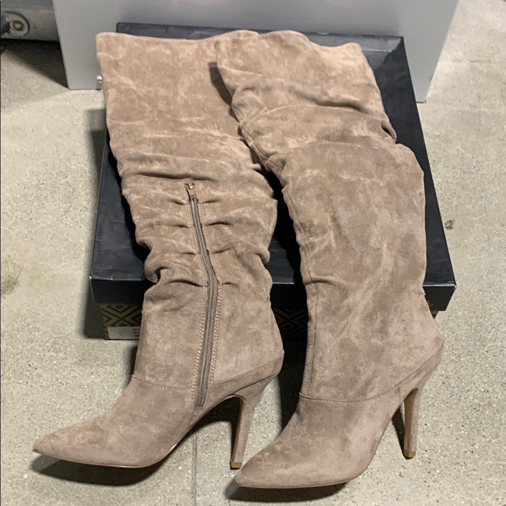 CHARLES by Charles David Elegant Tan stretch MicroSuede Women's Tall Boots.  NWT